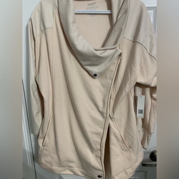 TAHARI Sport Wrap Sweater Jacket with with faux leather lining on sleeves. - Picture 4 of 10
